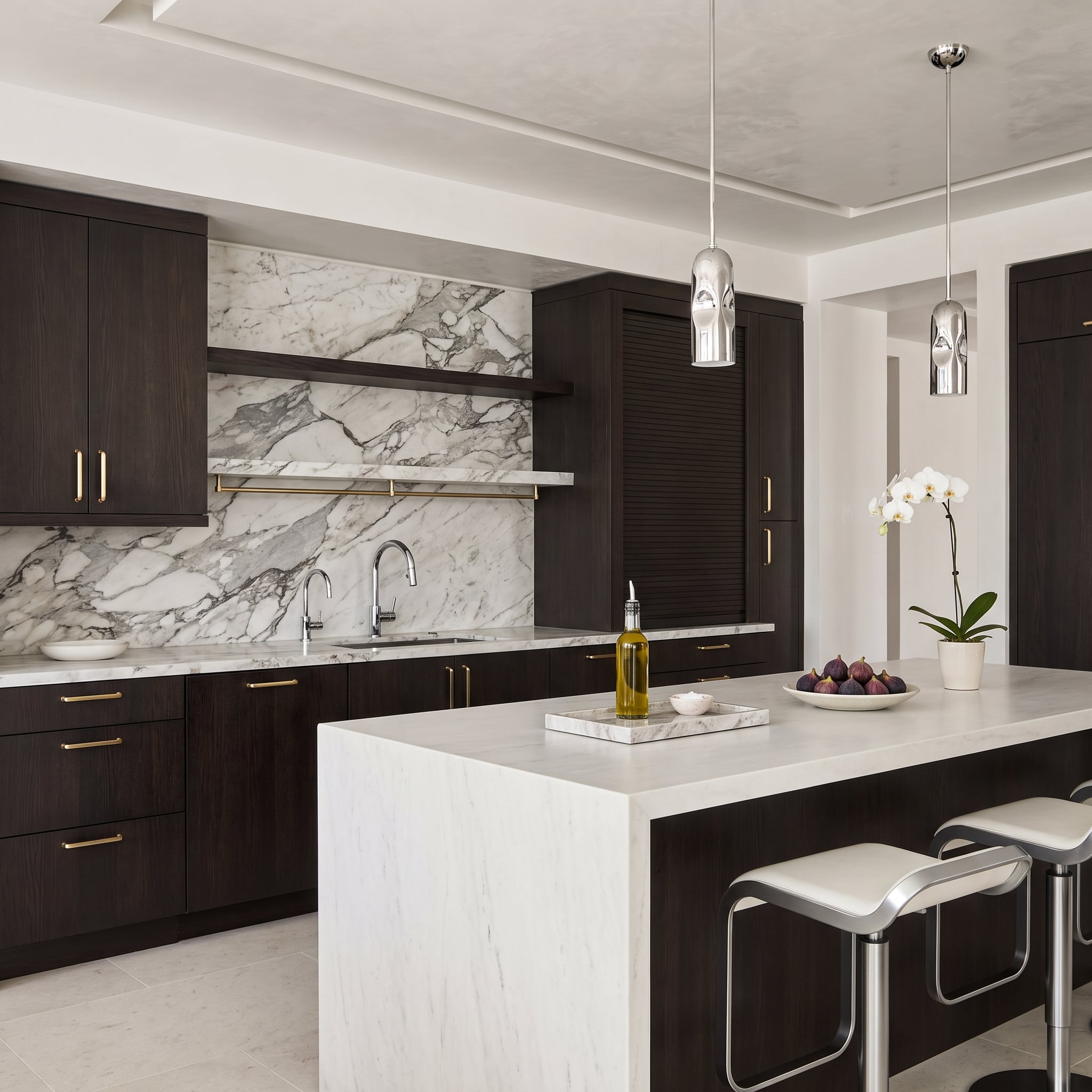 Chrome and Brass Share a Kitchen, and Neither One Blinked